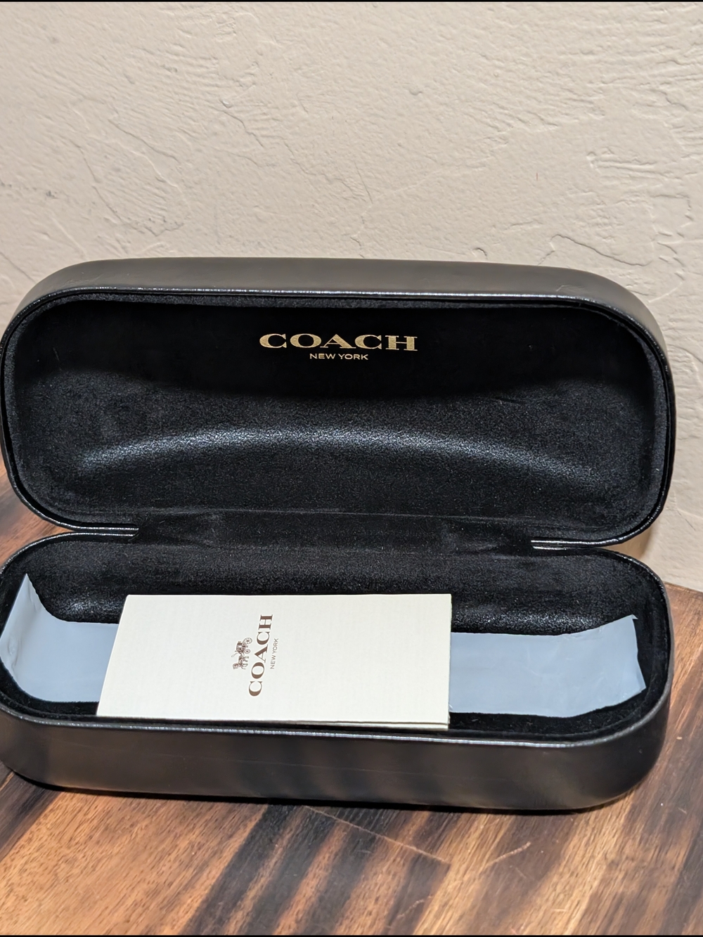 New Womans Coach Black Frame Sunglasses HC 8369U W/Leather Case - Picture 12 of 16